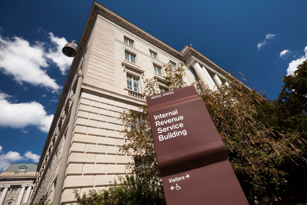 2025 IRS Update: 401(k) Contribution Limit Rises to $23,500, IRA Stays at $7,000